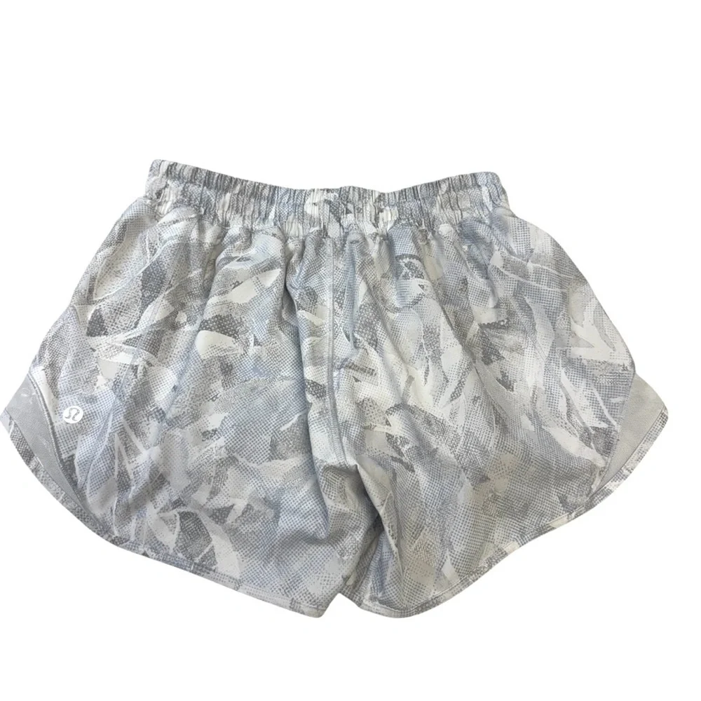 Lululemon Hottie Hot ll Women's Gray Patterned Shorts Size 4 Tall